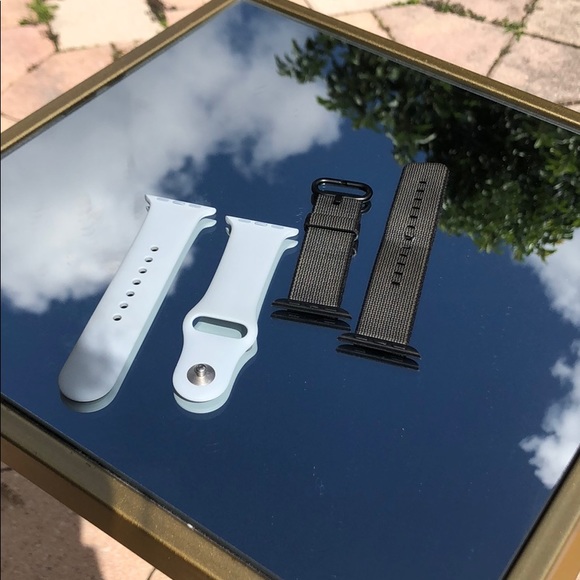 Apple Accessories - Bundle of 2 Apple Watch bands for 38 MM.